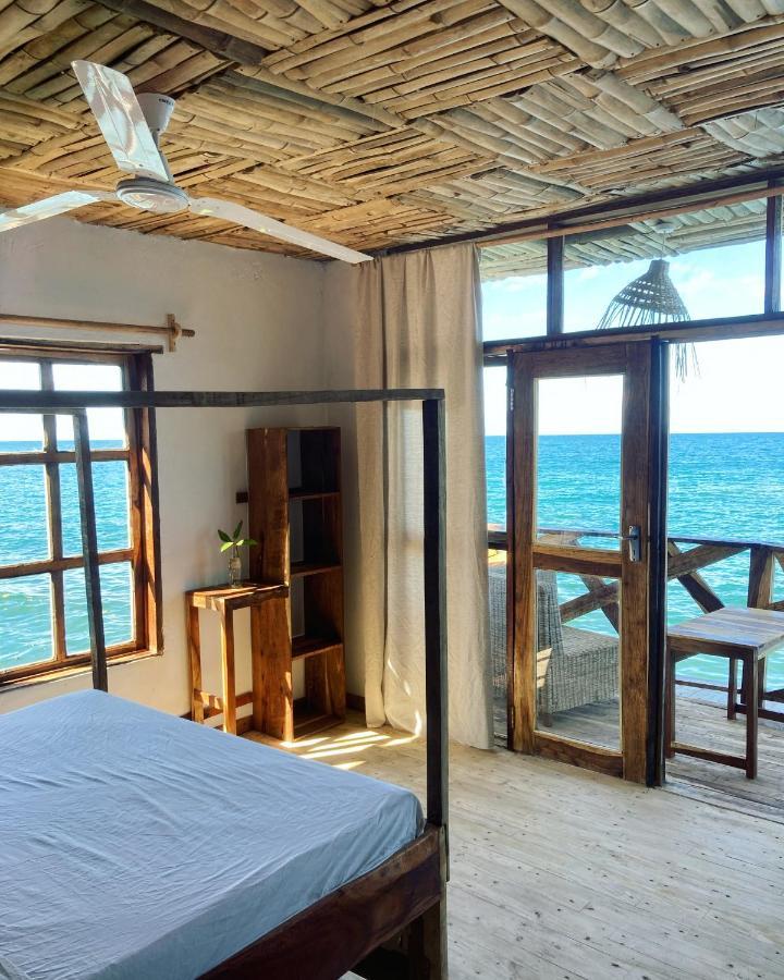 Soul Rebel Lodge & Backpackers Nkhata Bay Exterior foto